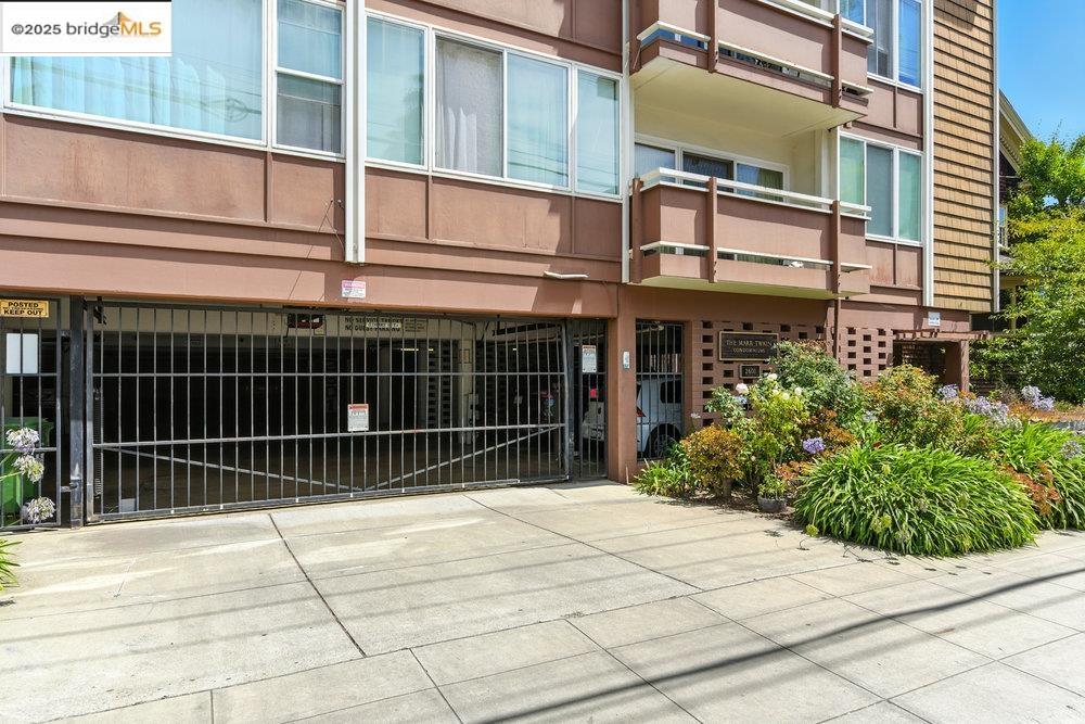 Detail Gallery Image 32 of 38 For 2601 College Ave #203,  Berkeley,  CA 94704 - 2 Beds | 1 Baths