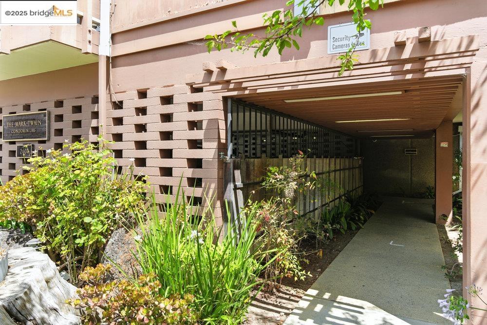 Detail Gallery Image 33 of 38 For 2601 College Ave #203,  Berkeley,  CA 94704 - 2 Beds | 1 Baths