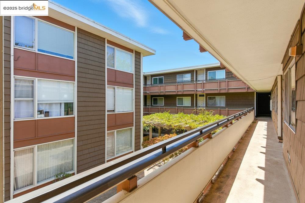 Detail Gallery Image 34 of 38 For 2601 College Ave #203,  Berkeley,  CA 94704 - 2 Beds | 1 Baths