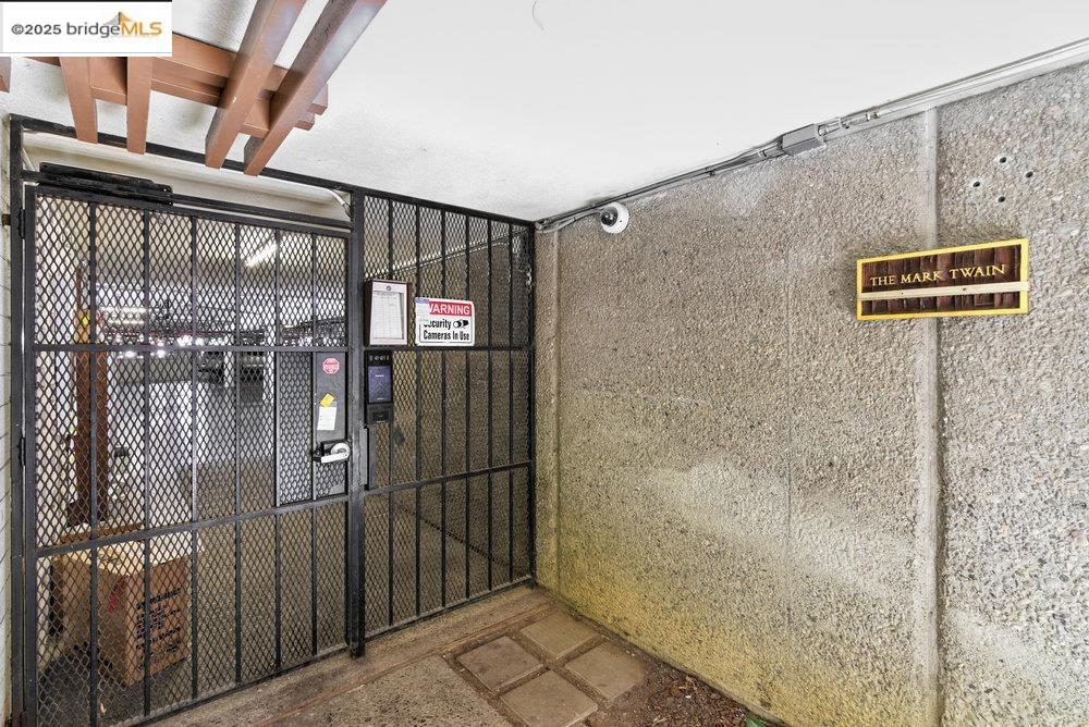 Detail Gallery Image 37 of 38 For 2601 College Ave #203,  Berkeley,  CA 94704 - 2 Beds | 1 Baths