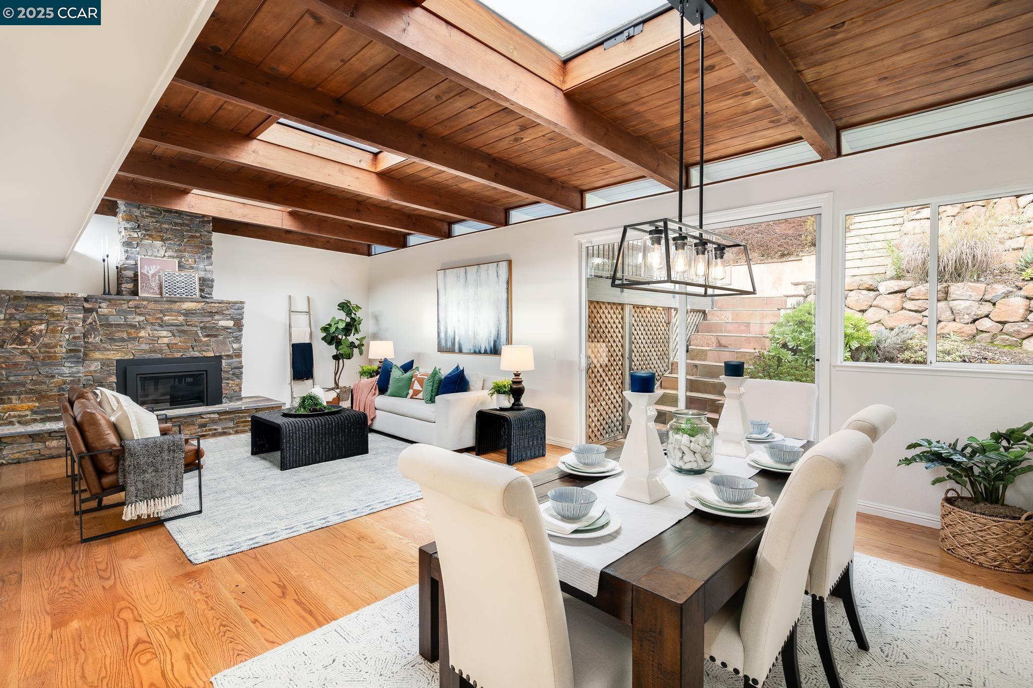 Detail Gallery Image 4 of 37 For 231 Orchard Rd, Orinda,  CA 94563 - 4 Beds | 4 Baths