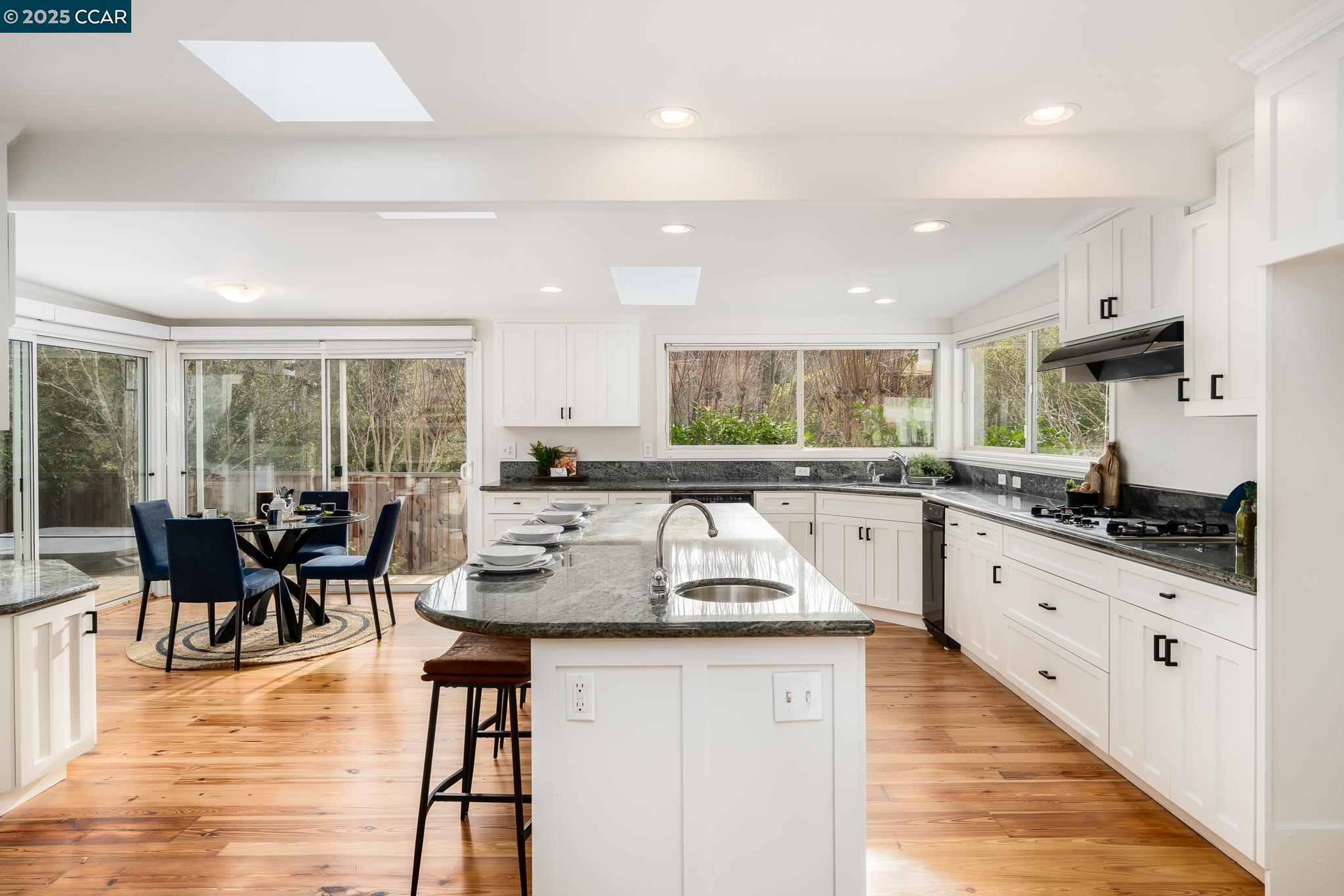 Detail Gallery Image 6 of 37 For 231 Orchard Rd, Orinda,  CA 94563 - 4 Beds | 4 Baths