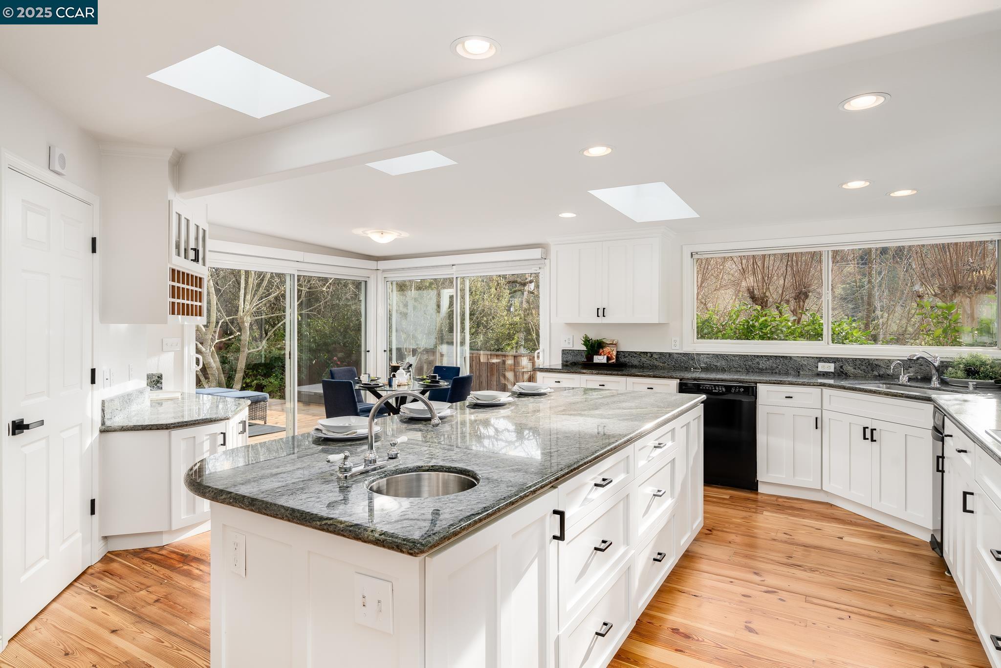 Detail Gallery Image 7 of 37 For 231 Orchard Rd, Orinda,  CA 94563 - 4 Beds | 4 Baths