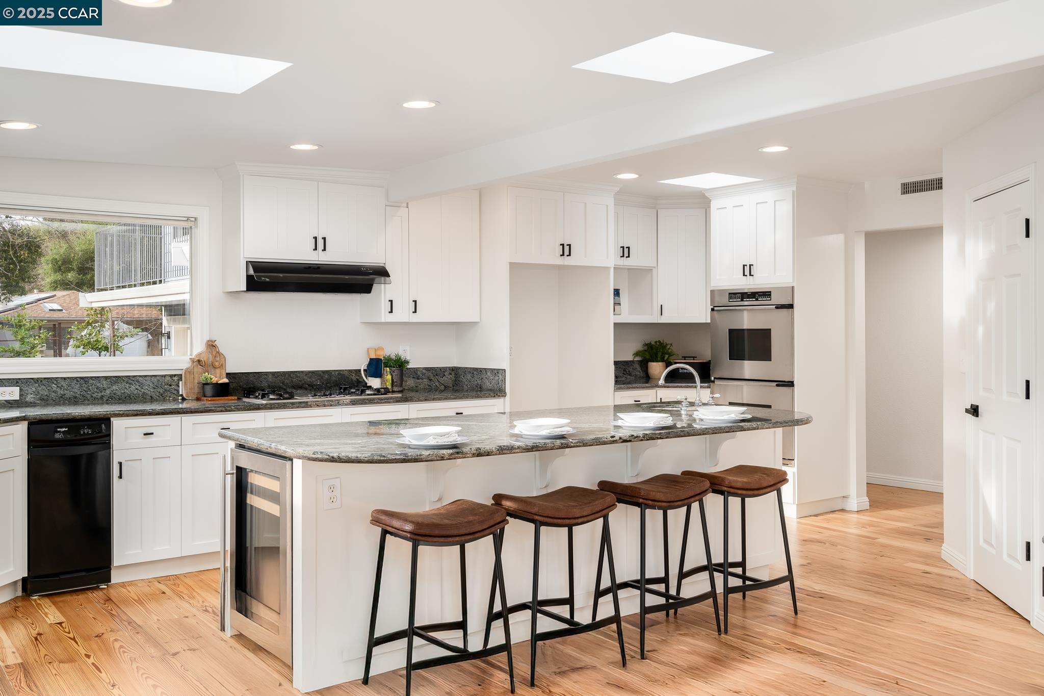 Detail Gallery Image 9 of 37 For 231 Orchard Rd, Orinda,  CA 94563 - 4 Beds | 4 Baths