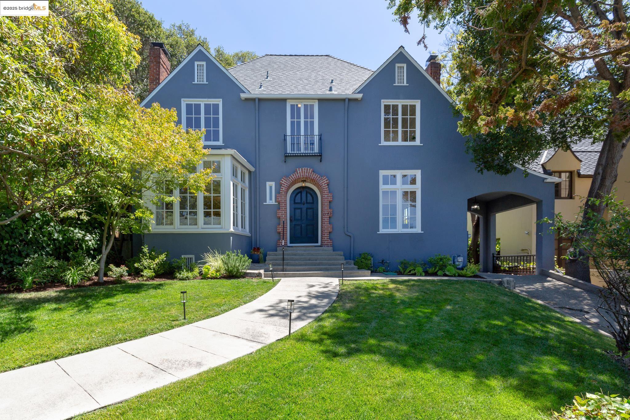 Detail Gallery Image 1 of 59 For 1145 Mandana Blvd, Oakland,  CA 94610 - 3 Beds | 2 Baths