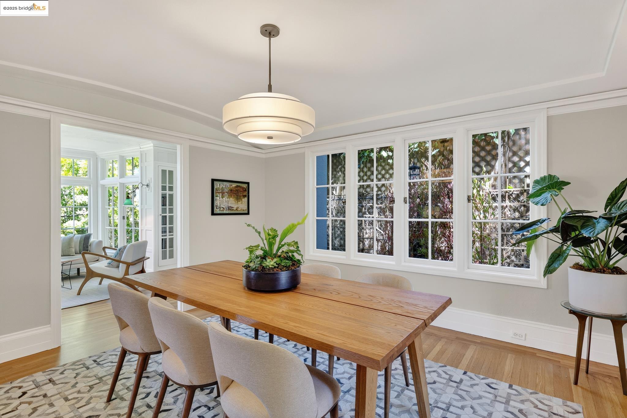 Detail Gallery Image 13 of 59 For 1145 Mandana Blvd, Oakland,  CA 94610 - 3 Beds | 2 Baths