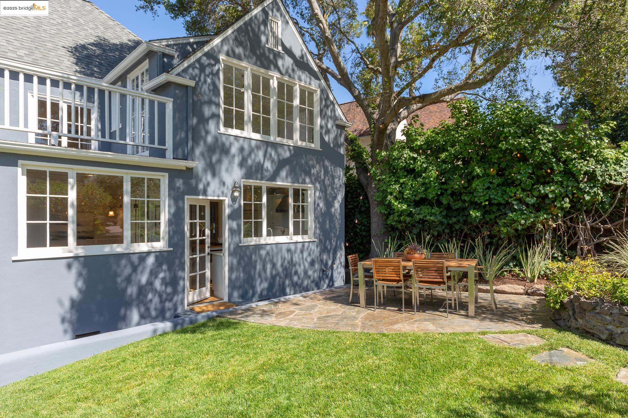 Detail Gallery Image 21 of 59 For 1145 Mandana Blvd, Oakland,  CA 94610 - 3 Beds | 2 Baths