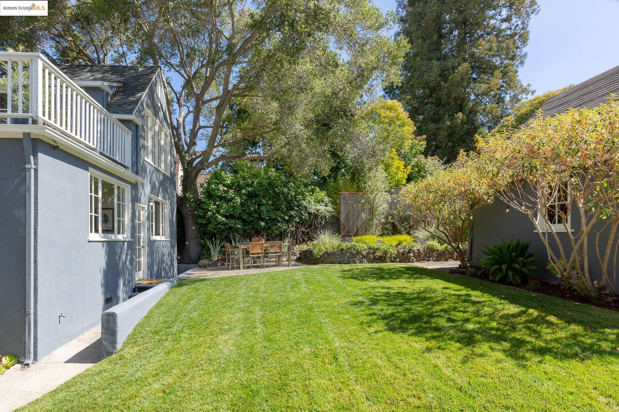 Detail Gallery Image 22 of 59 For 1145 Mandana Blvd, Oakland,  CA 94610 - 3 Beds | 2 Baths
