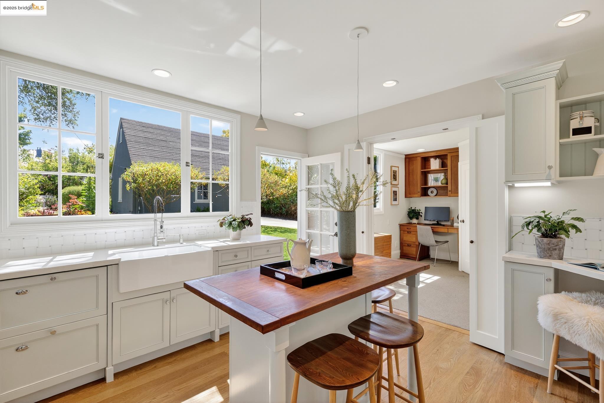 Detail Gallery Image 24 of 59 For 1145 Mandana Blvd, Oakland,  CA 94610 - 3 Beds | 2 Baths