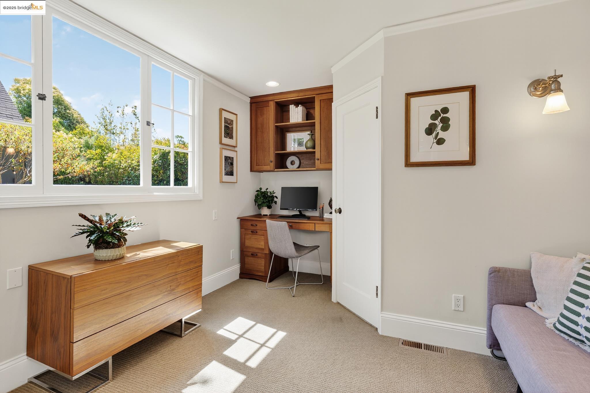 Detail Gallery Image 25 of 59 For 1145 Mandana Blvd, Oakland,  CA 94610 - 3 Beds | 2 Baths