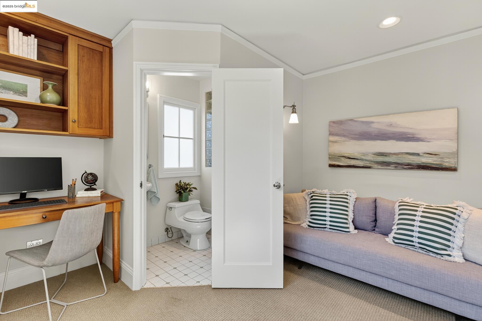 Detail Gallery Image 27 of 59 For 1145 Mandana Blvd, Oakland,  CA 94610 - 3 Beds | 2 Baths
