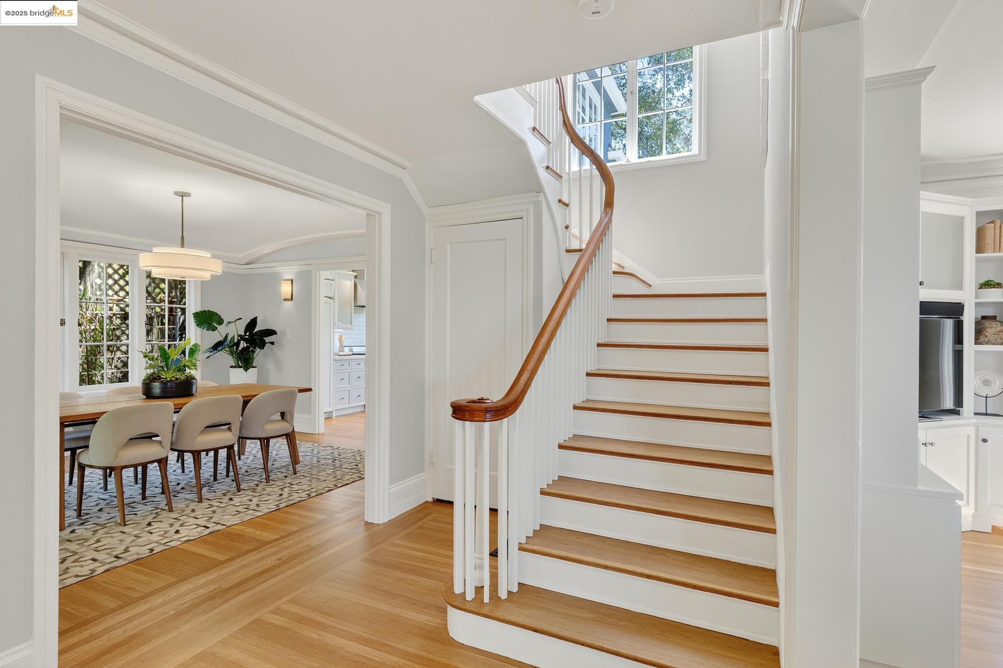 Detail Gallery Image 30 of 59 For 1145 Mandana Blvd, Oakland,  CA 94610 - 3 Beds | 2 Baths