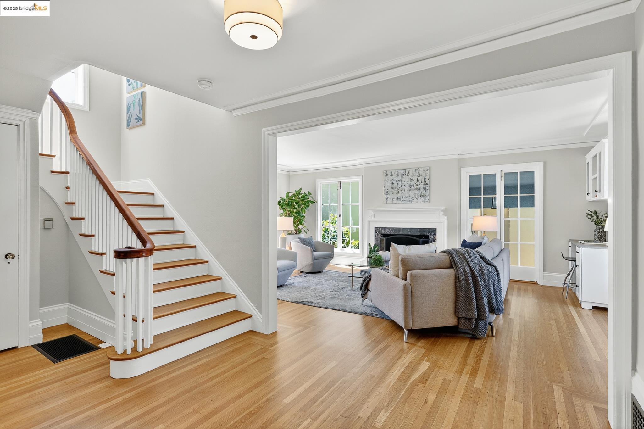 Detail Gallery Image 4 of 59 For 1145 Mandana Blvd, Oakland,  CA 94610 - 3 Beds | 2 Baths