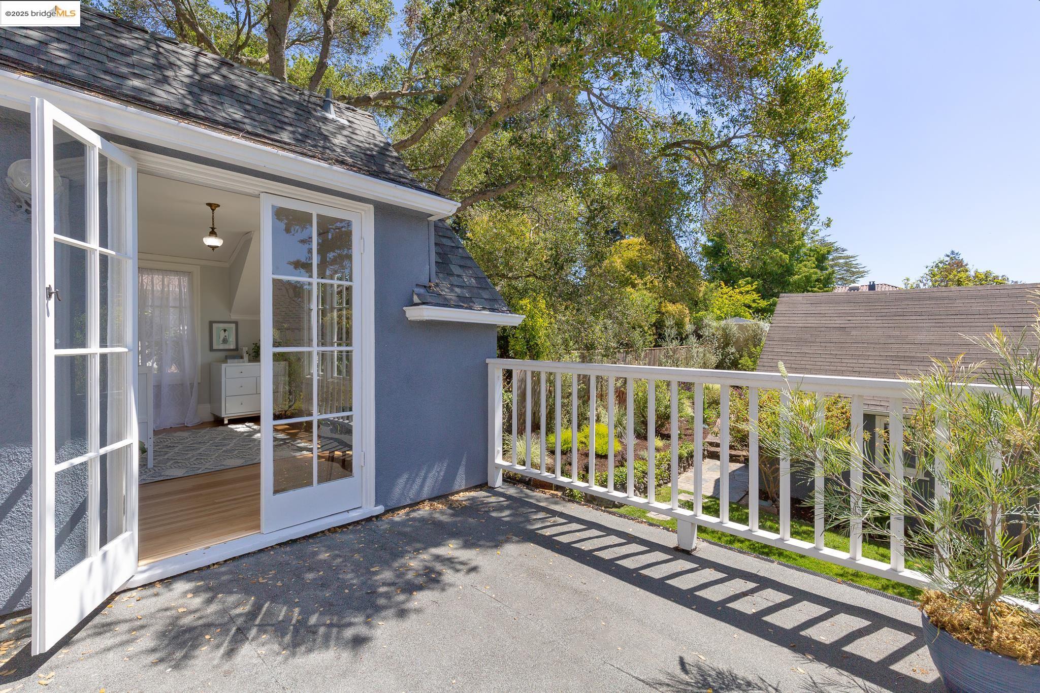 Detail Gallery Image 35 of 59 For 1145 Mandana Blvd, Oakland,  CA 94610 - 3 Beds | 2 Baths