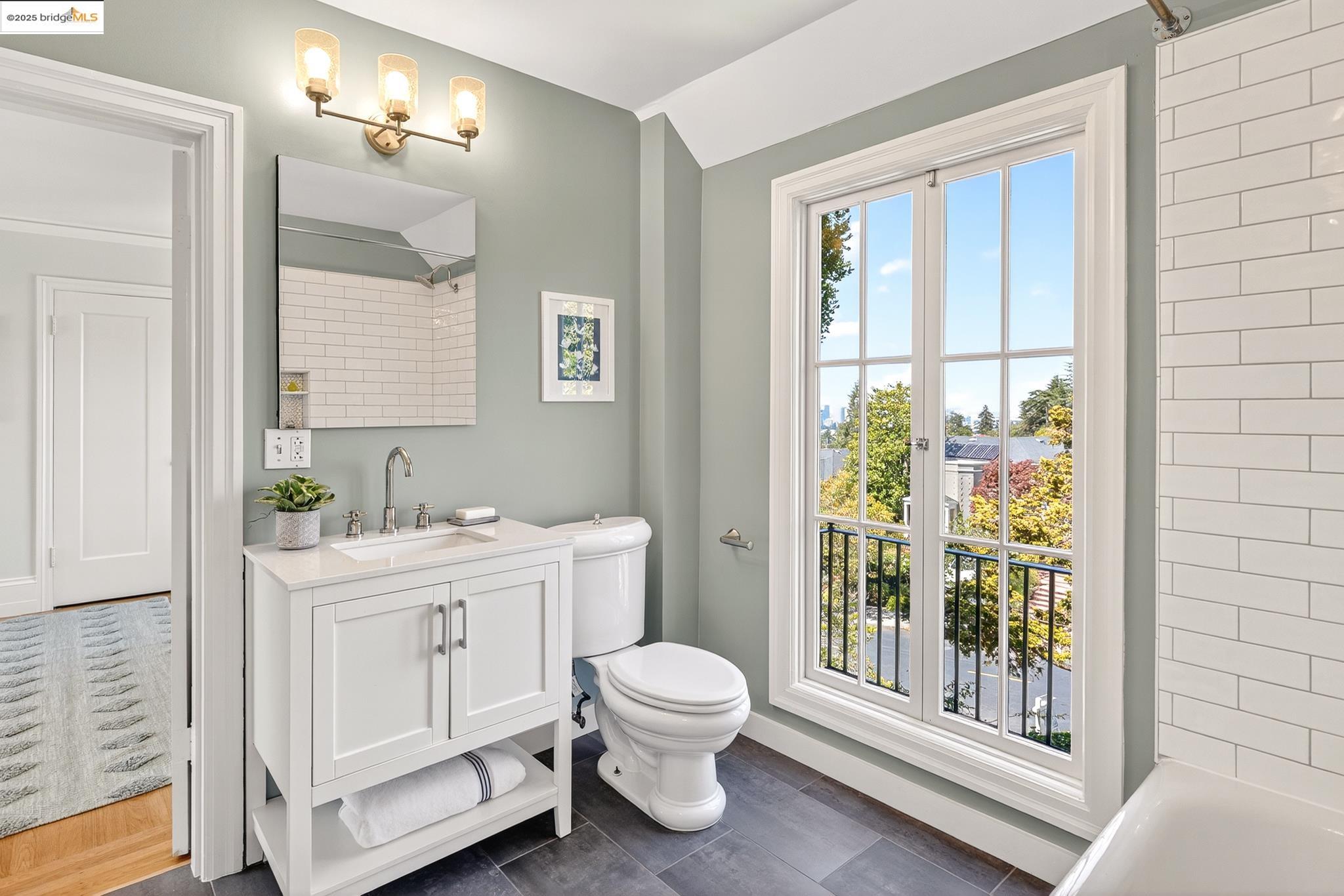 Detail Gallery Image 39 of 59 For 1145 Mandana Blvd, Oakland,  CA 94610 - 3 Beds | 2 Baths