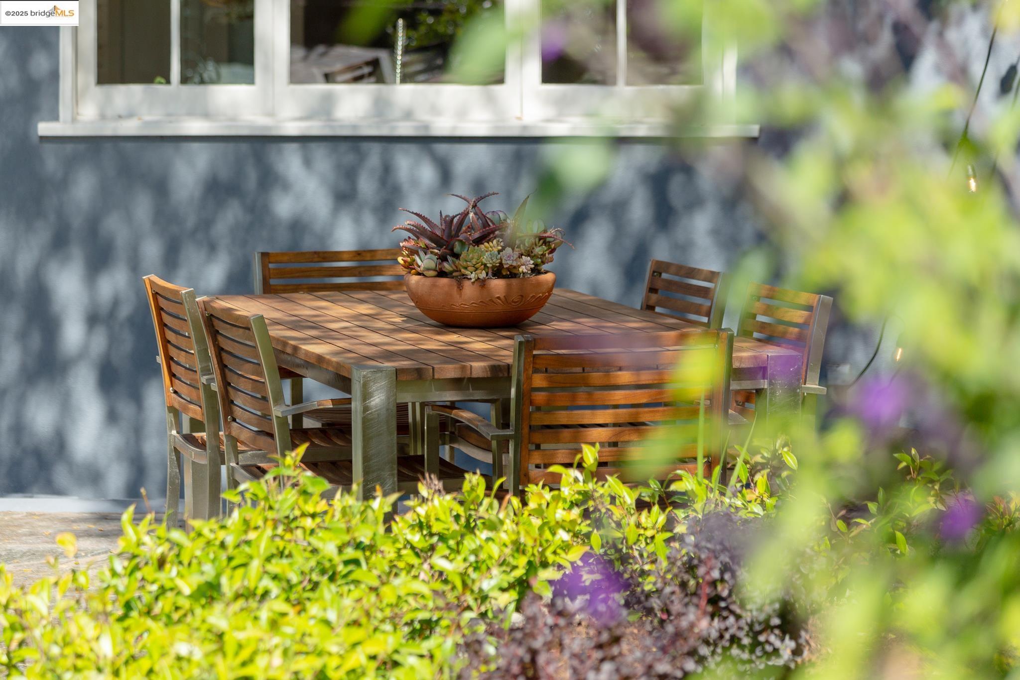 Detail Gallery Image 46 of 59 For 1145 Mandana Blvd, Oakland,  CA 94610 - 3 Beds | 2 Baths