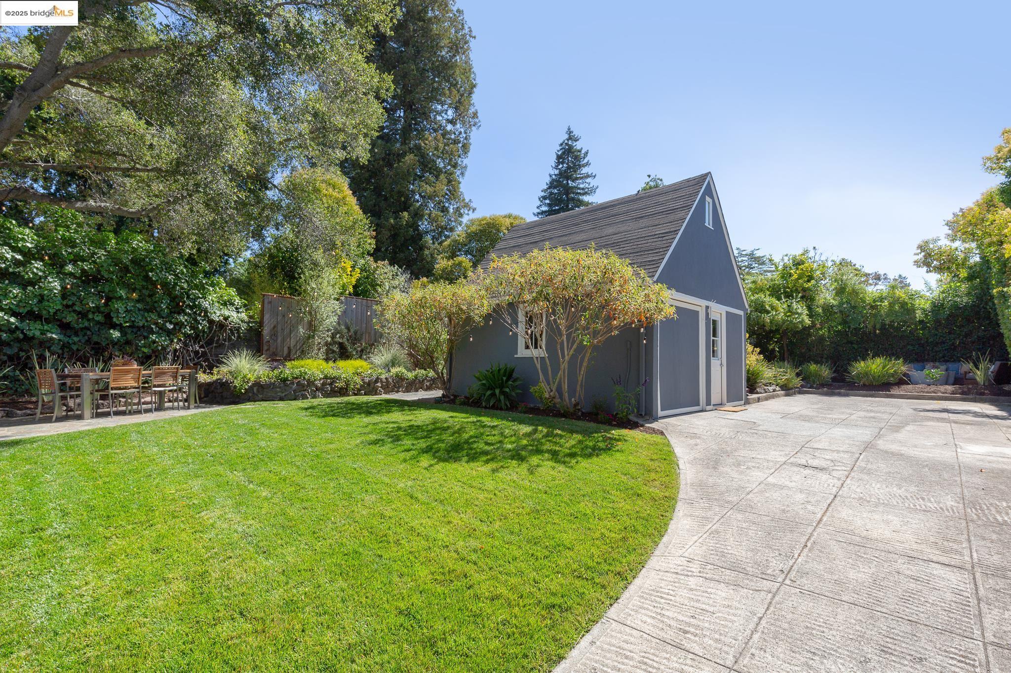 Detail Gallery Image 48 of 59 For 1145 Mandana Blvd, Oakland,  CA 94610 - 3 Beds | 2 Baths