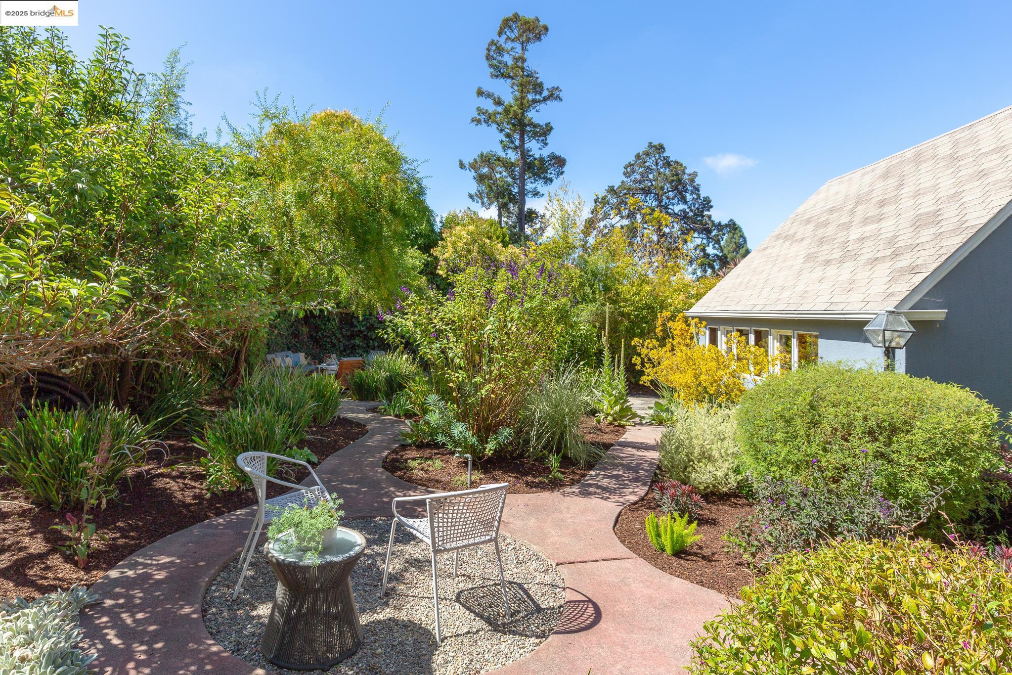Detail Gallery Image 52 of 59 For 1145 Mandana Blvd, Oakland,  CA 94610 - 3 Beds | 2 Baths