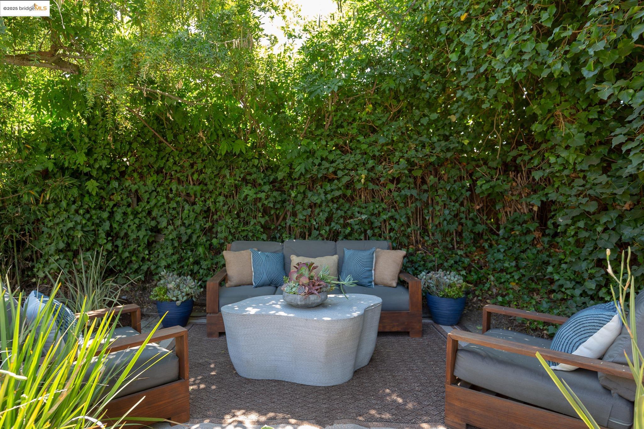 Detail Gallery Image 53 of 59 For 1145 Mandana Blvd, Oakland,  CA 94610 - 3 Beds | 2 Baths