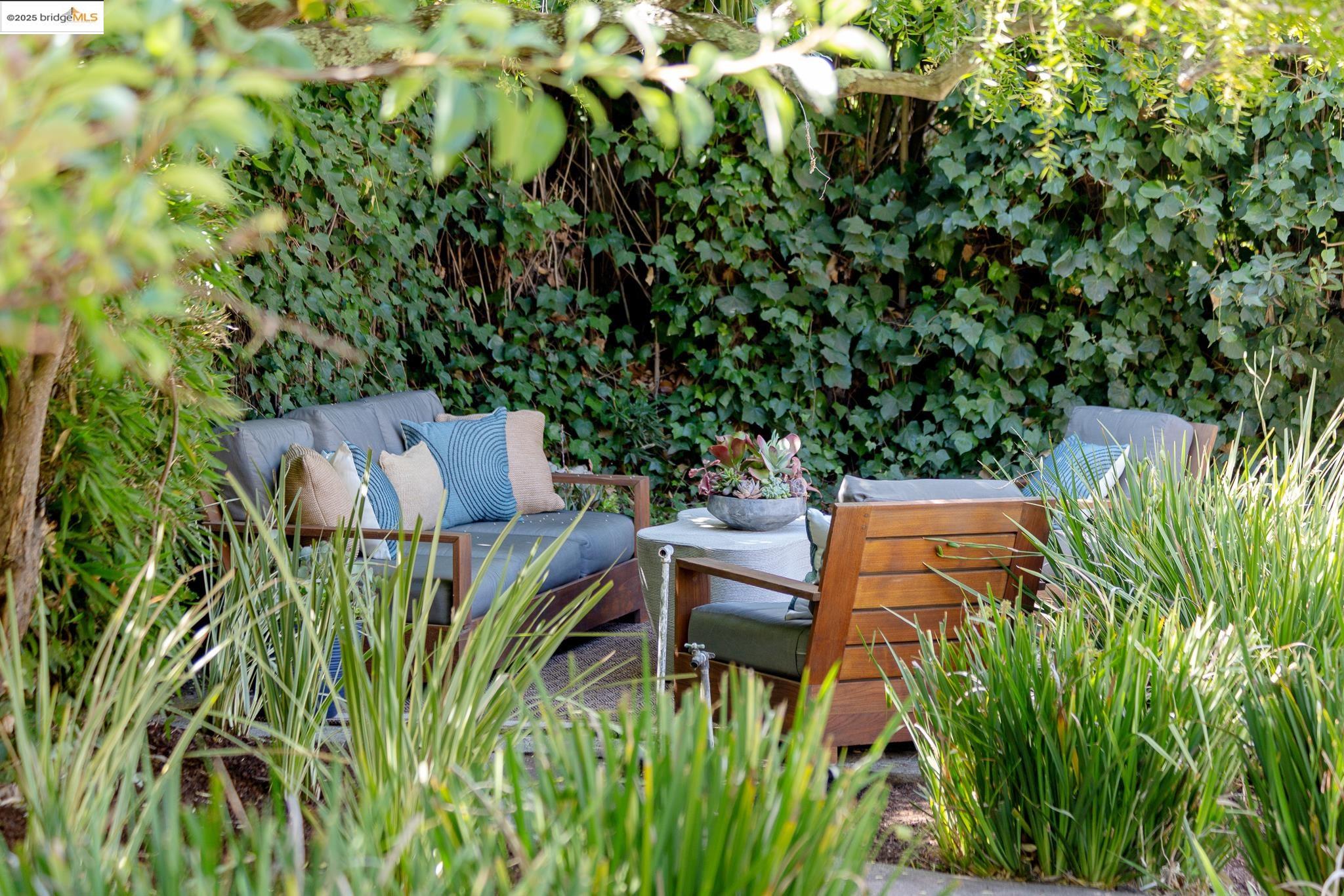 Detail Gallery Image 54 of 59 For 1145 Mandana Blvd, Oakland,  CA 94610 - 3 Beds | 2 Baths