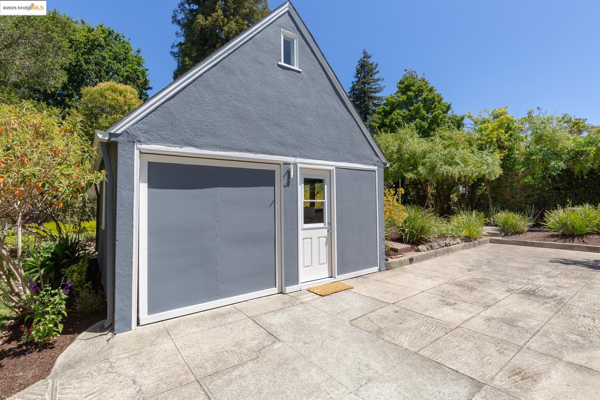 Detail Gallery Image 55 of 59 For 1145 Mandana Blvd, Oakland,  CA 94610 - 3 Beds | 2 Baths