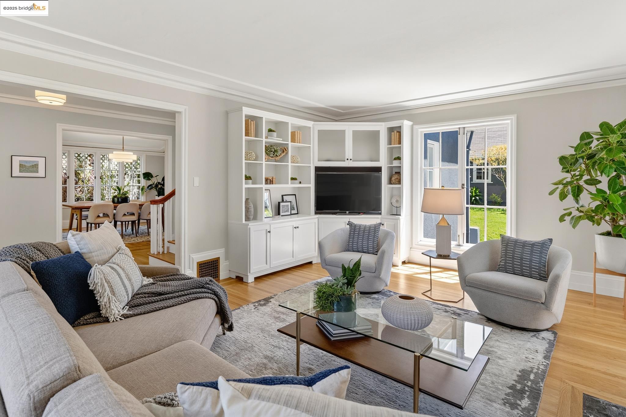 Detail Gallery Image 8 of 59 For 1145 Mandana Blvd, Oakland,  CA 94610 - 3 Beds | 2 Baths