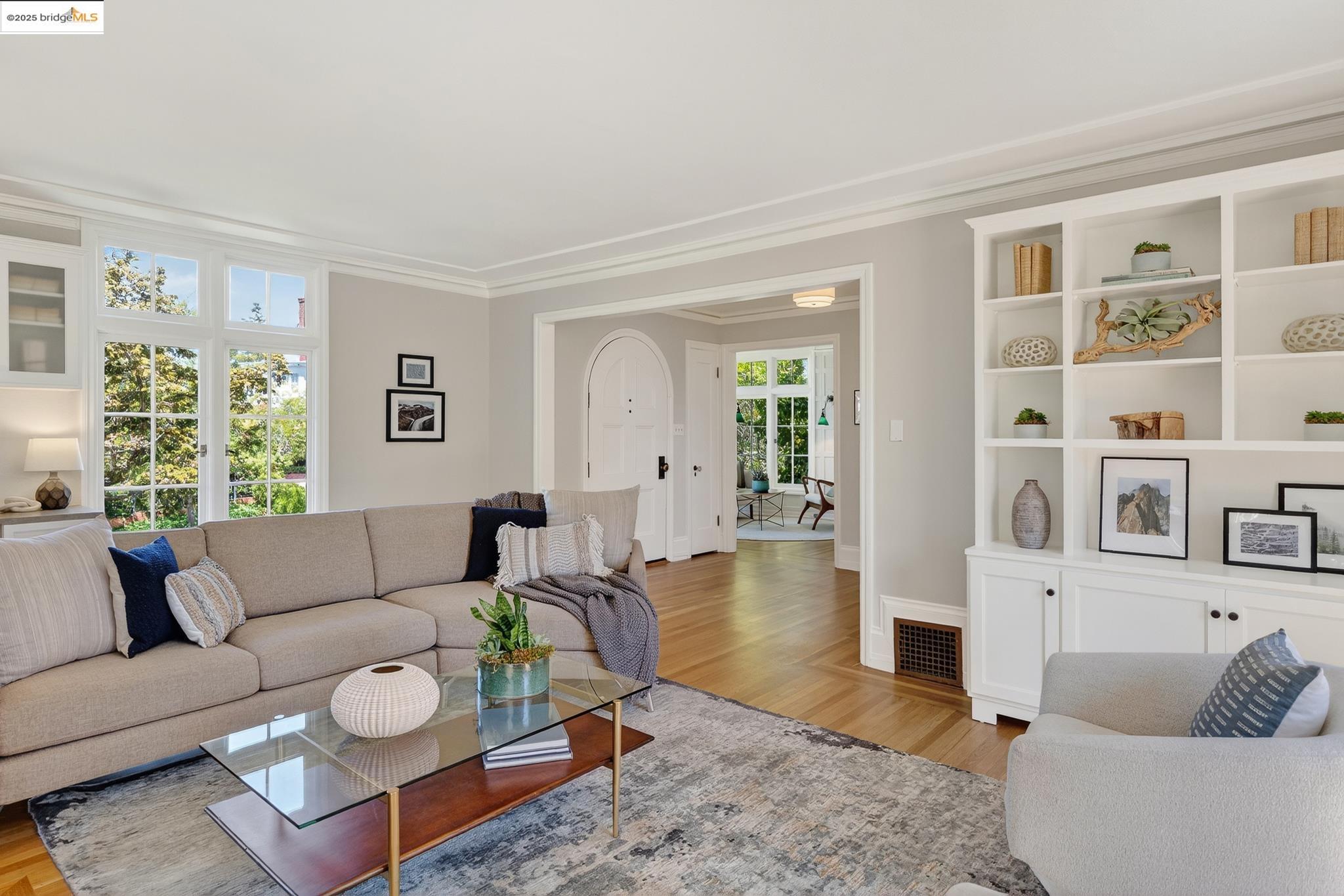 Detail Gallery Image 9 of 59 For 1145 Mandana Blvd, Oakland,  CA 94610 - 3 Beds | 2 Baths