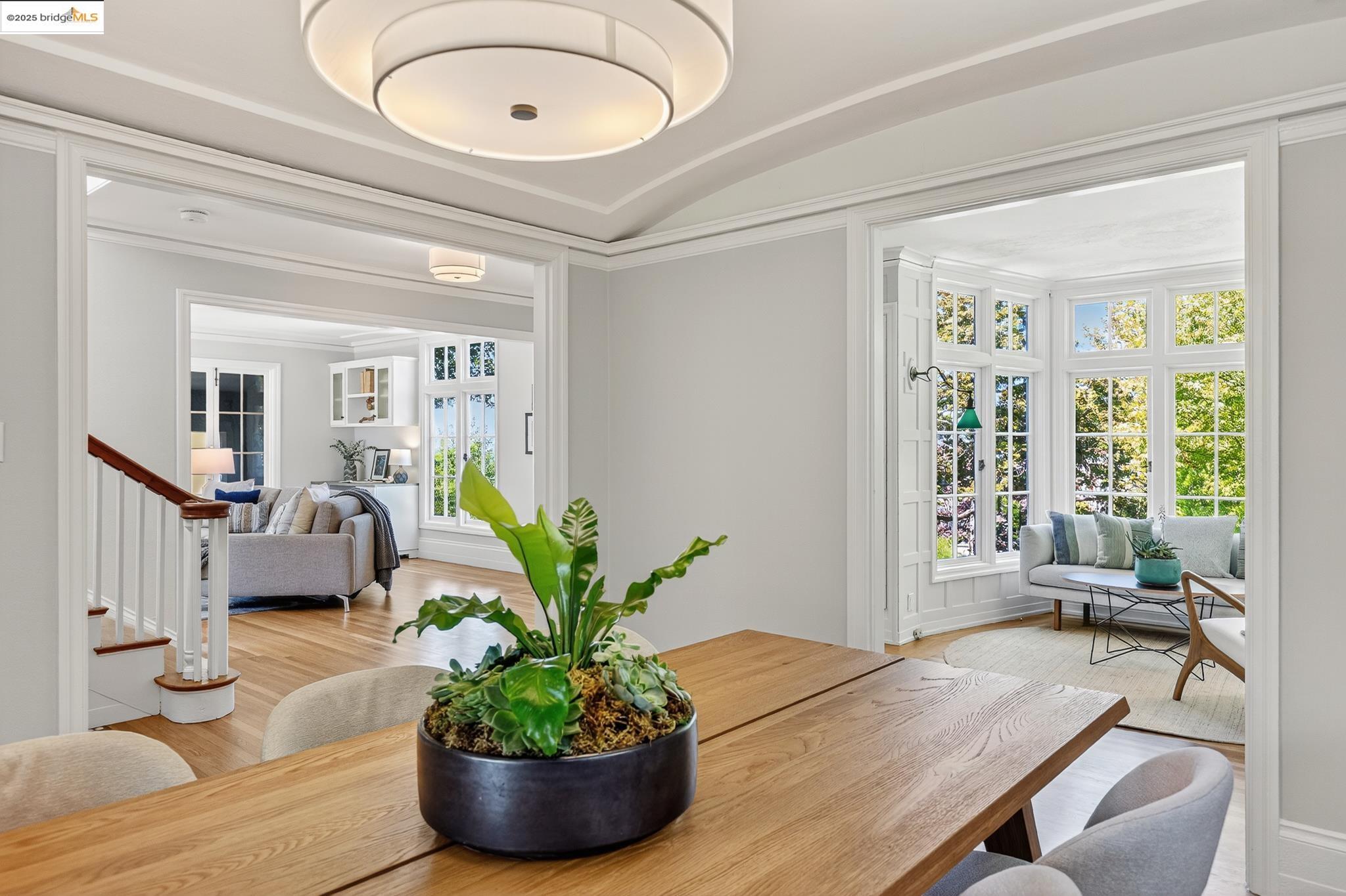 Detail Gallery Image 10 of 59 For 1145 Mandana Blvd, Oakland,  CA 94610 - 3 Beds | 2 Baths