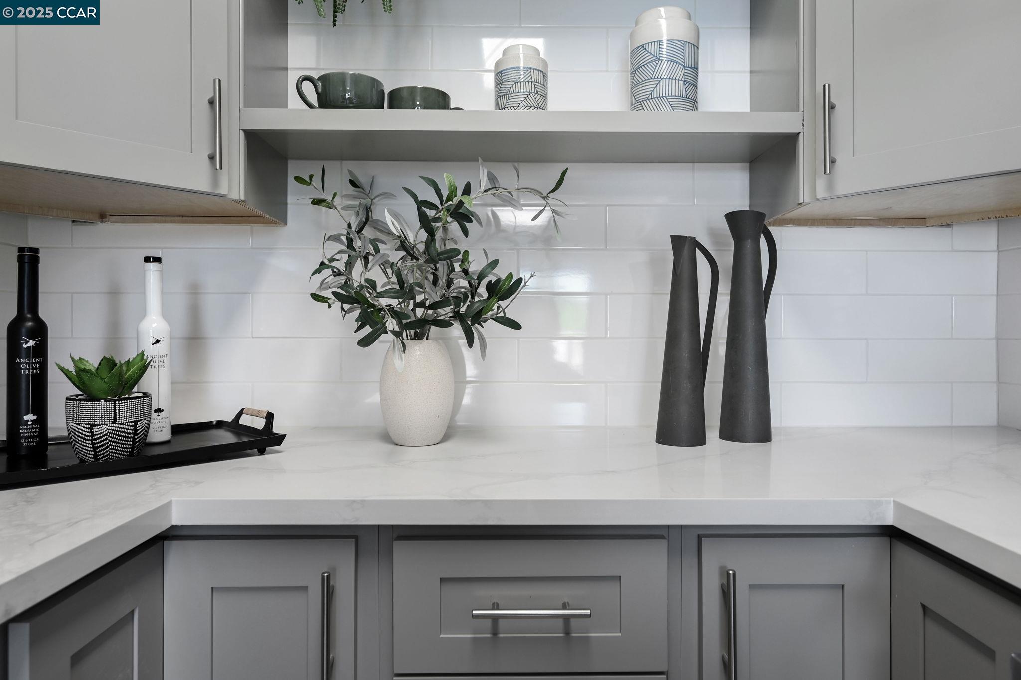 Detail Gallery Image 2 of 28 For 22095 Betlen Way, Hayward,  CA 94546 - 2 Beds | 2/1 Baths