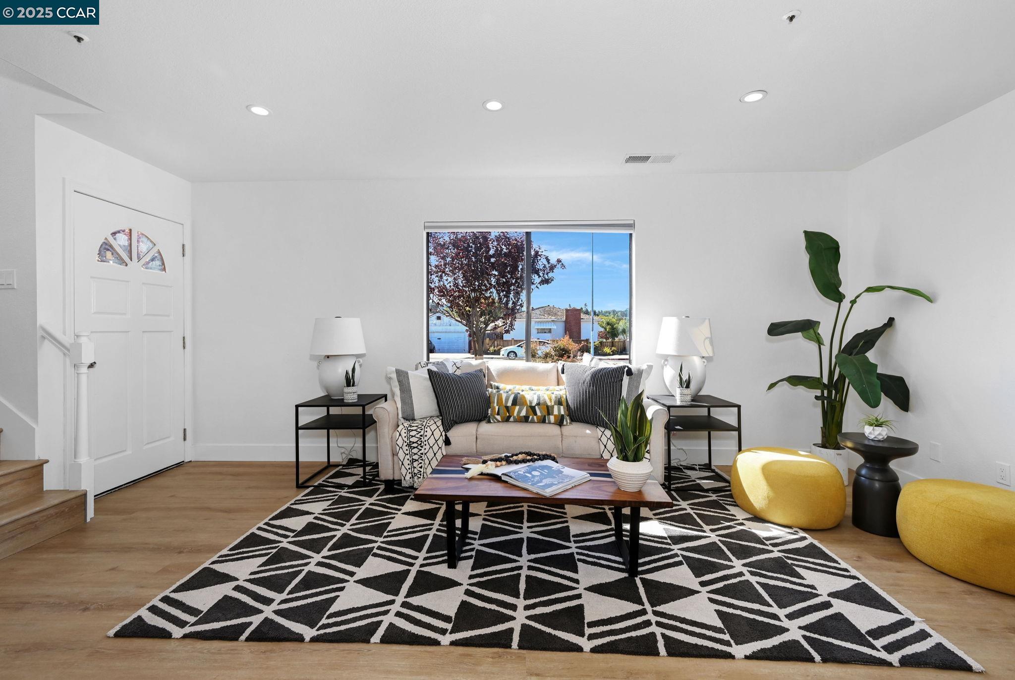 Detail Gallery Image 7 of 28 For 22095 Betlen Way, Hayward,  CA 94546 - 2 Beds | 2/1 Baths
