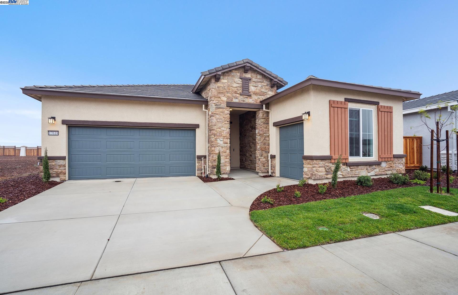 Detail Gallery Image 2 of 42 For 17618 Brightwood Avenue, Lathrop,  CA 95330 - 2 Beds | 2/1 Baths