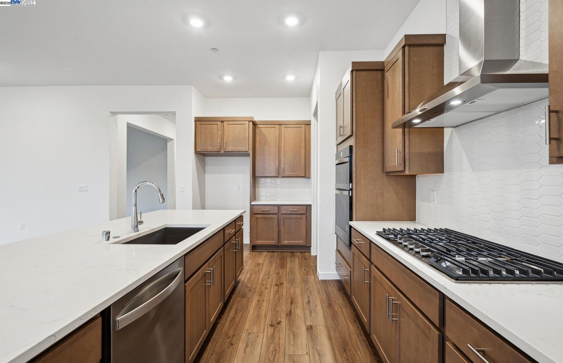 Detail Gallery Image 13 of 42 For 17618 Brightwood Avenue, Lathrop,  CA 95330 - 2 Beds | 2/1 Baths
