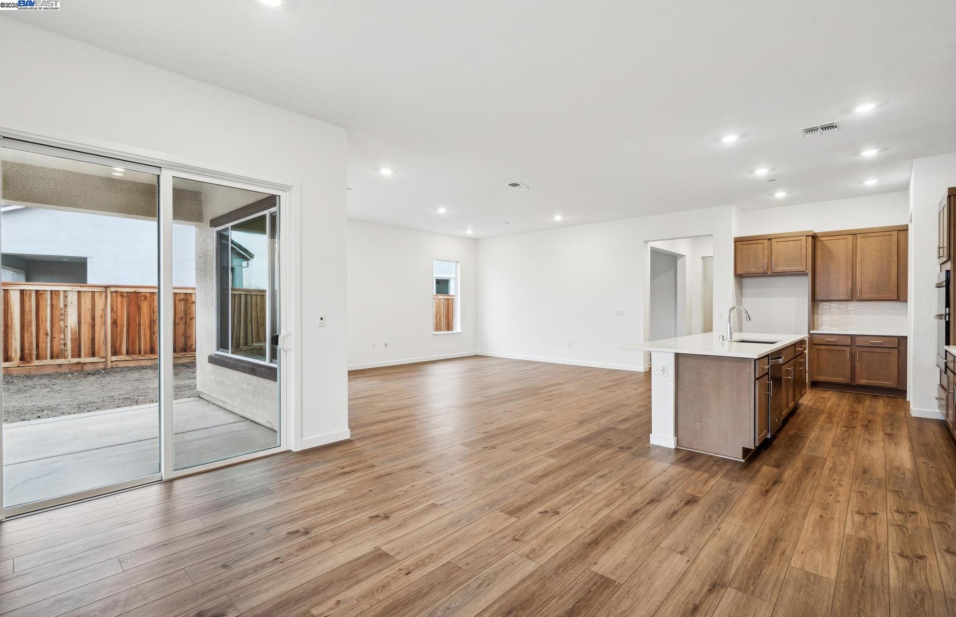 Detail Gallery Image 17 of 42 For 17618 Brightwood Avenue, Lathrop,  CA 95330 - 2 Beds | 2/1 Baths