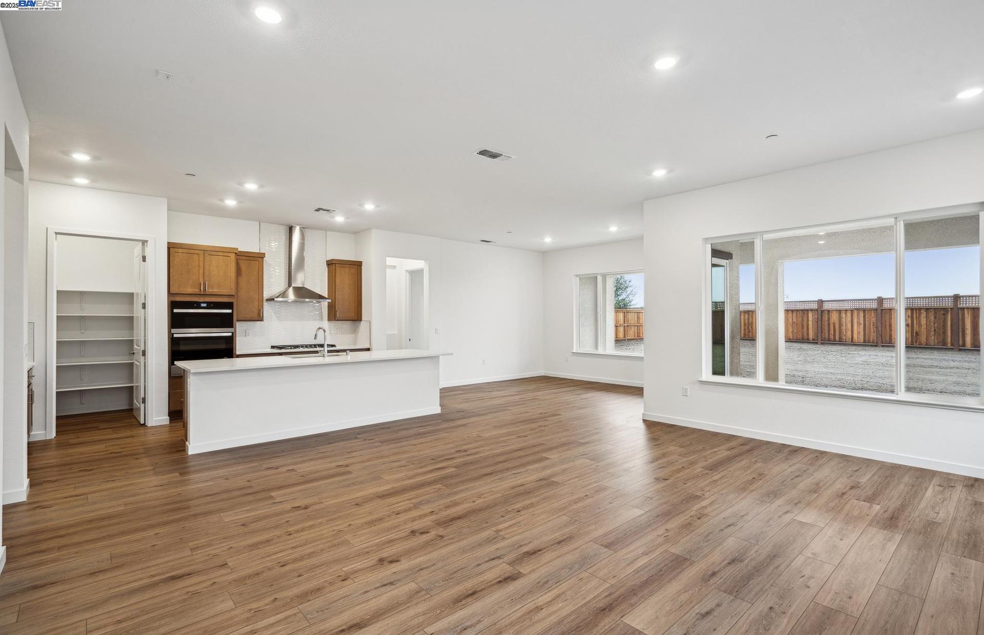 Detail Gallery Image 6 of 42 For 17618 Brightwood Avenue, Lathrop,  CA 95330 - 2 Beds | 2/1 Baths
