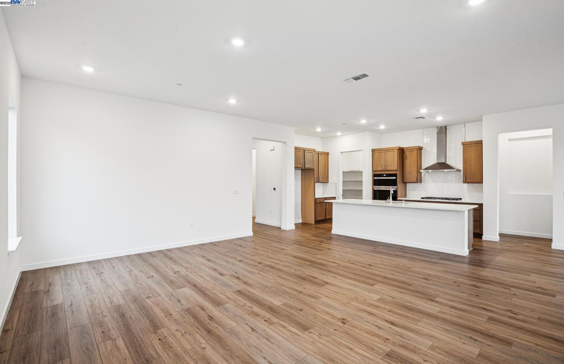Detail Gallery Image 7 of 42 For 17618 Brightwood Avenue, Lathrop,  CA 95330 - 2 Beds | 2/1 Baths
