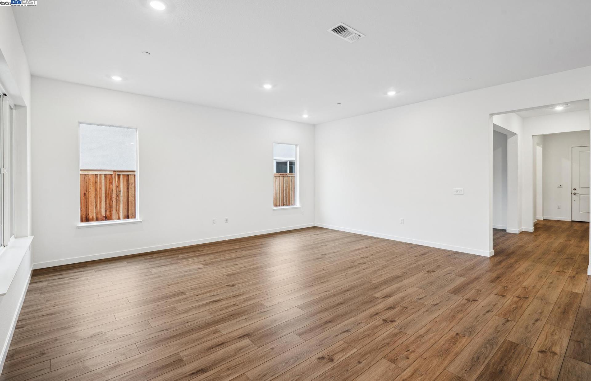 Detail Gallery Image 8 of 42 For 17618 Brightwood Avenue, Lathrop,  CA 95330 - 2 Beds | 2/1 Baths