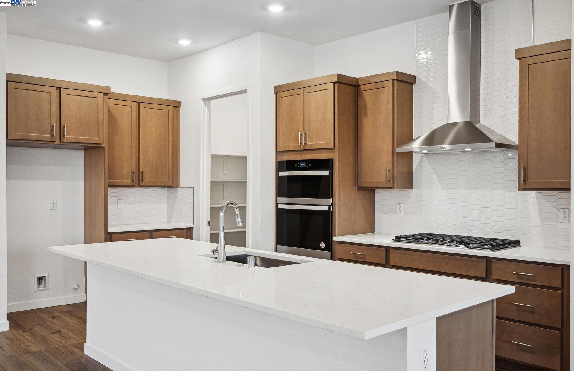 Detail Gallery Image 9 of 42 For 17618 Brightwood Avenue, Lathrop,  CA 95330 - 2 Beds | 2/1 Baths