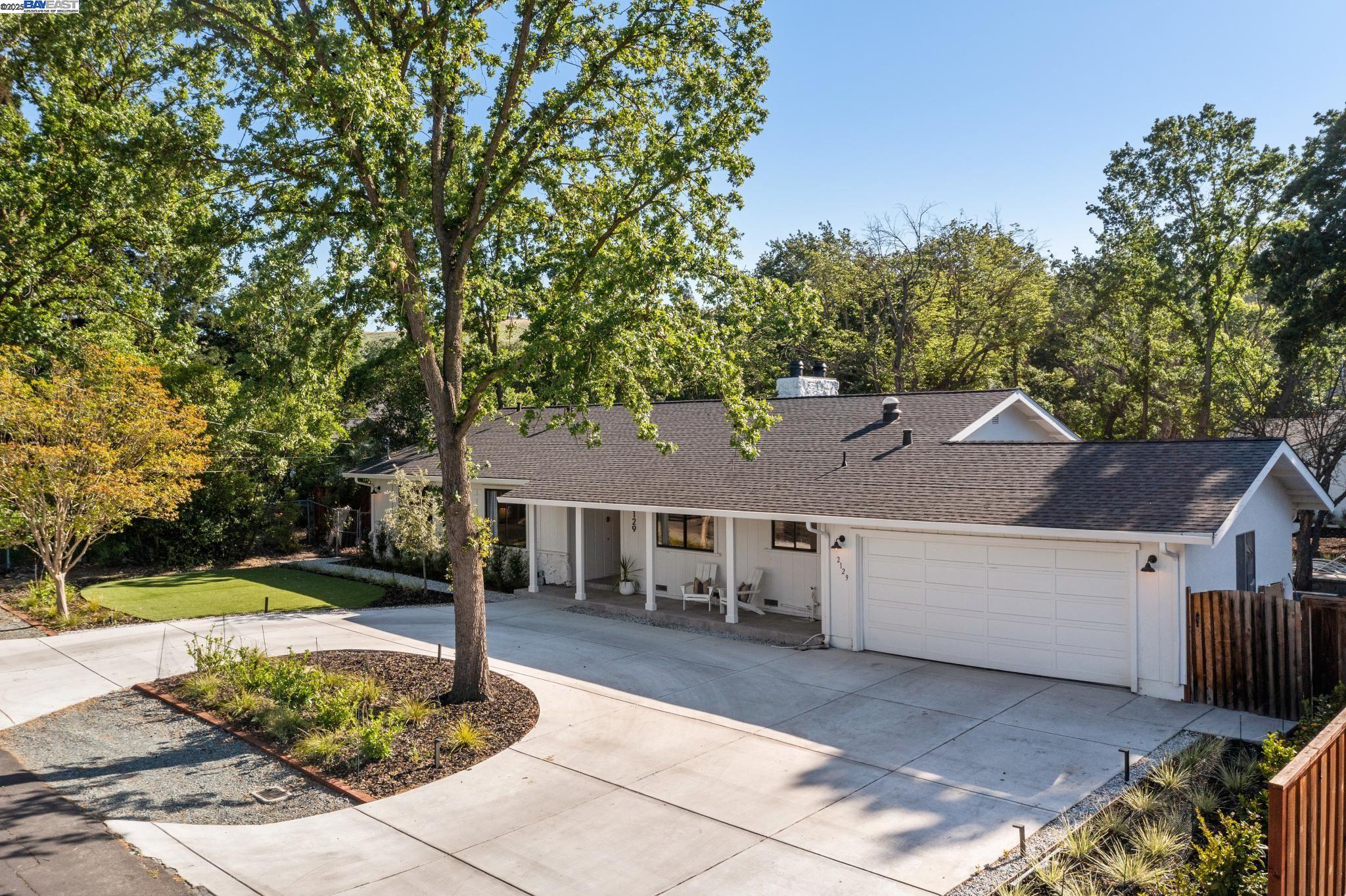 Detail Gallery Image 2 of 59 For 2129 Youngs Ct, Walnut Creek,  CA 94596 - 6 Beds | 4 Baths