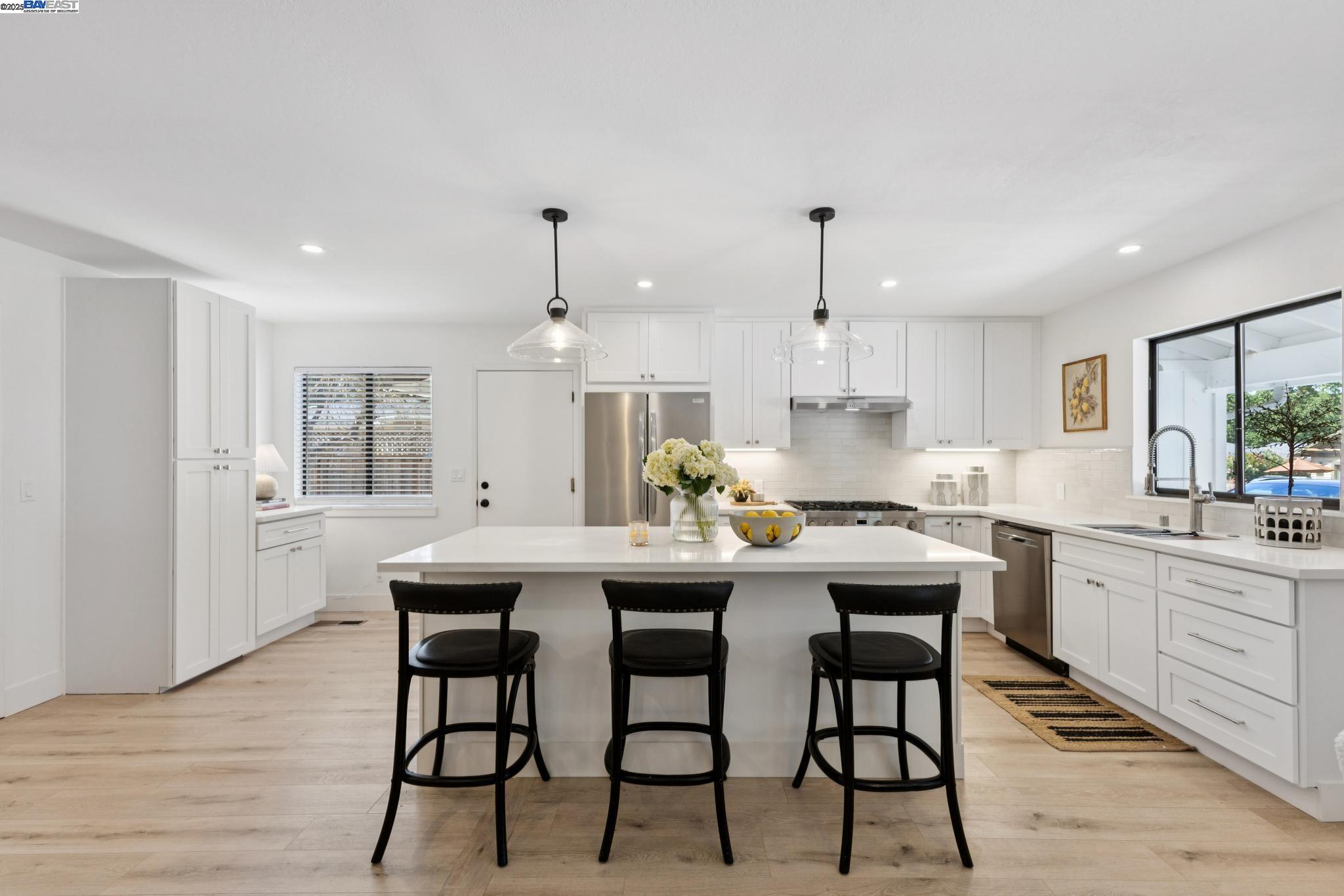 Detail Gallery Image 15 of 59 For 2129 Youngs Ct, Walnut Creek,  CA 94596 - 6 Beds | 4 Baths