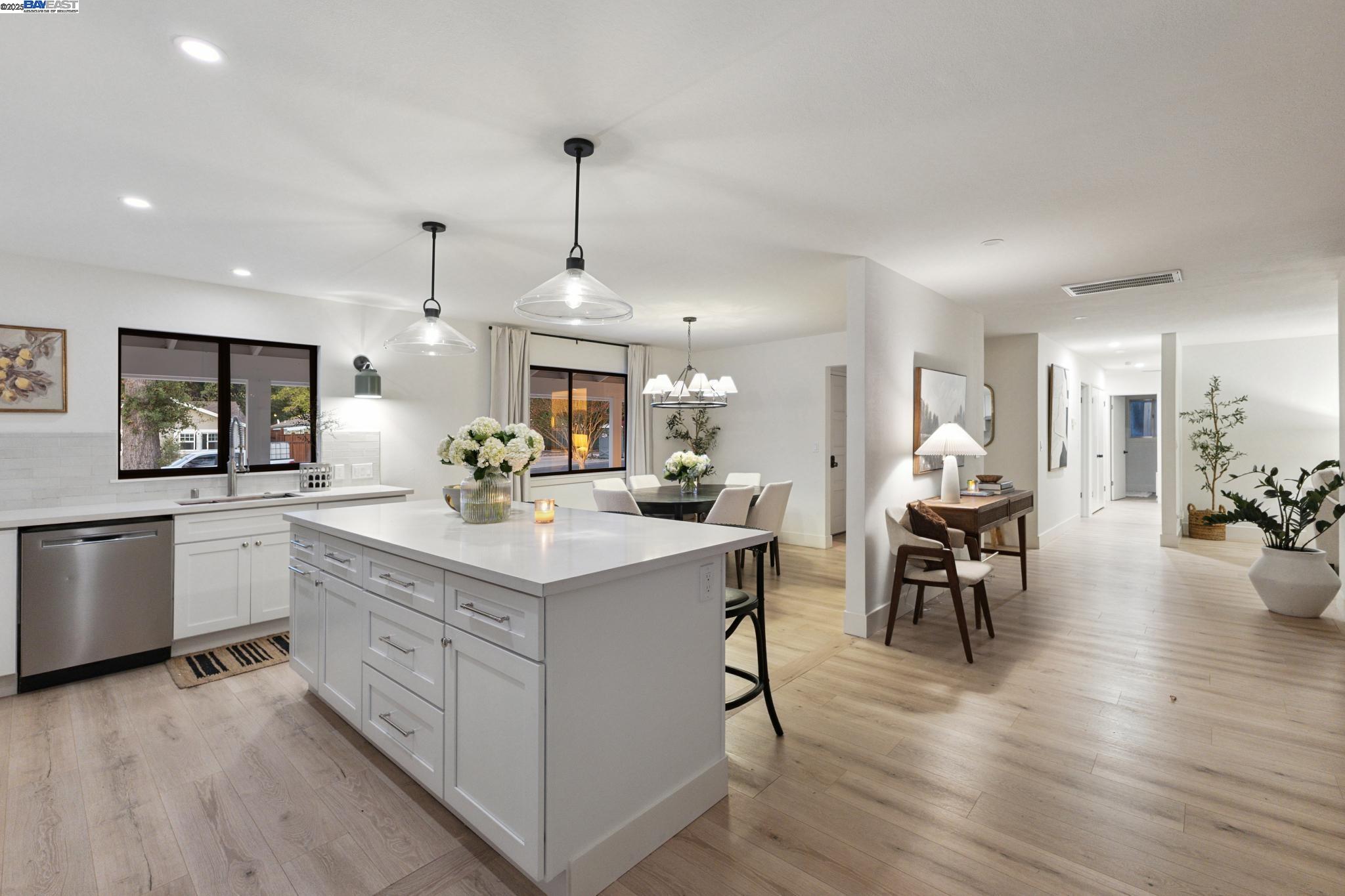 Detail Gallery Image 16 of 59 For 2129 Youngs Ct, Walnut Creek,  CA 94596 - 6 Beds | 4 Baths