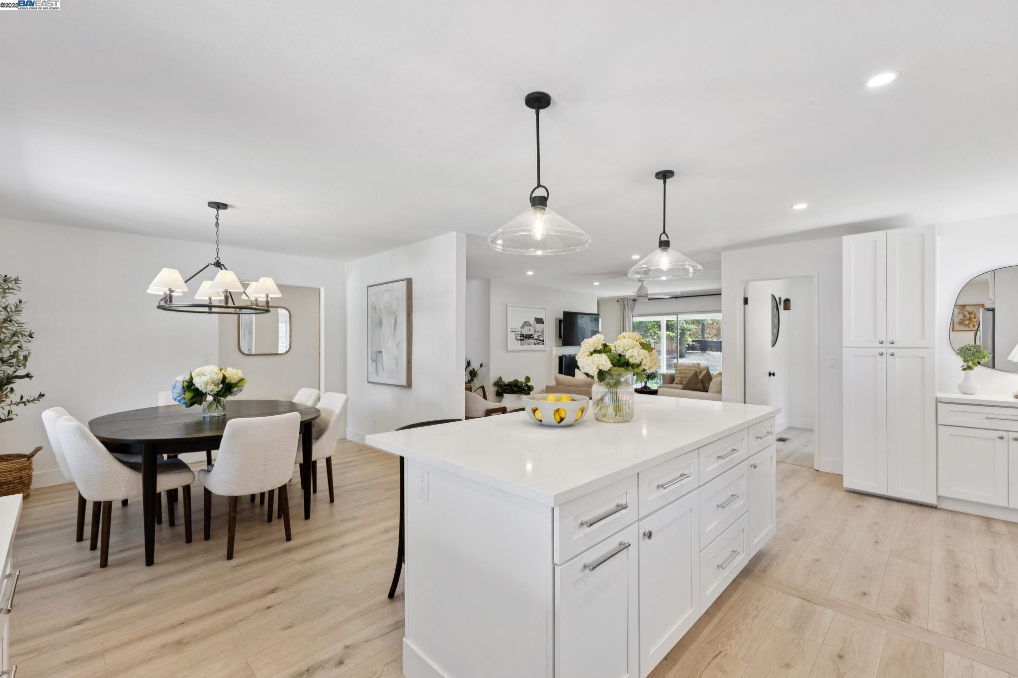Detail Gallery Image 17 of 59 For 2129 Youngs Ct, Walnut Creek,  CA 94596 - 6 Beds | 4 Baths