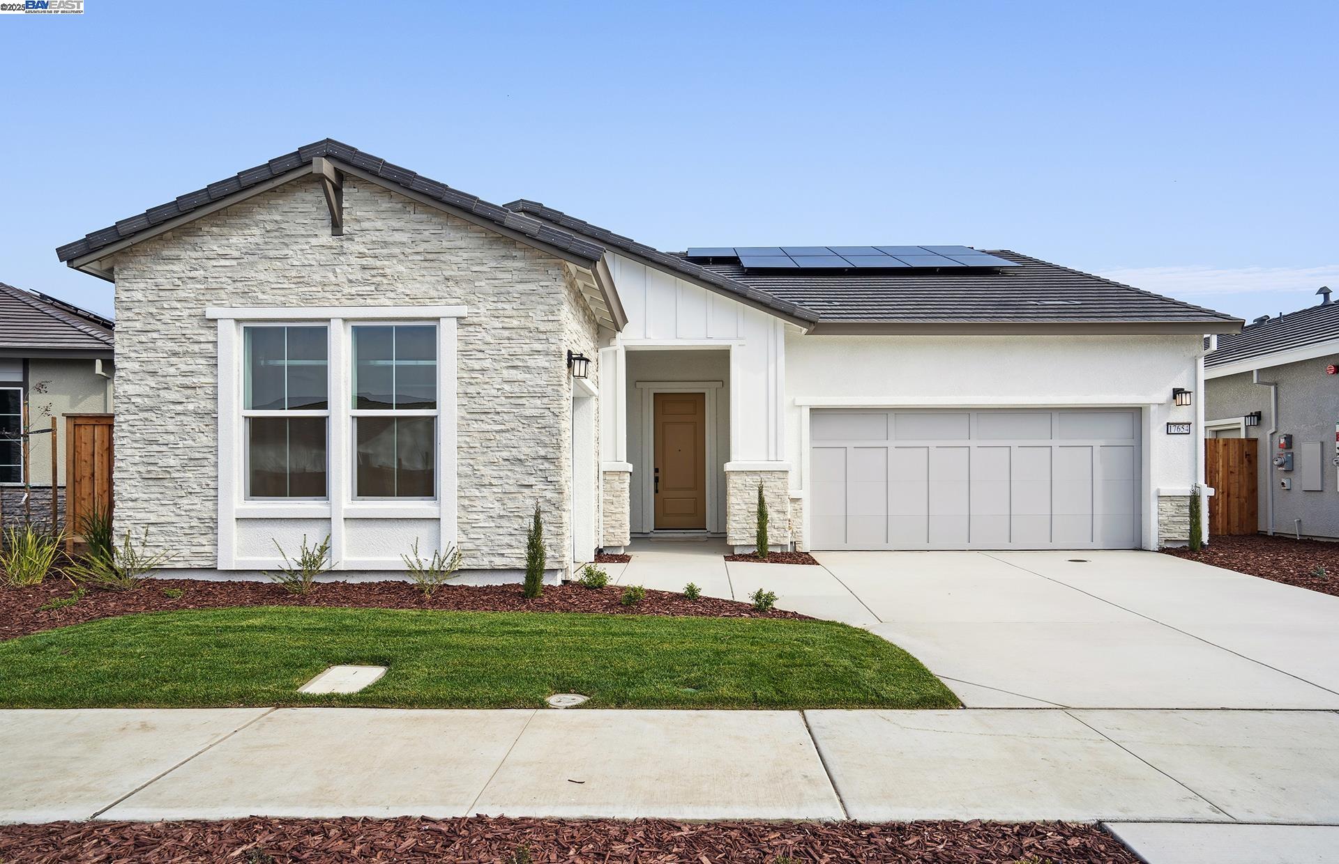 Detail Gallery Image 2 of 34 For 17654 Brightwood Avenue, Lathrop,  CA 95330 - 2 Beds | 2 Baths