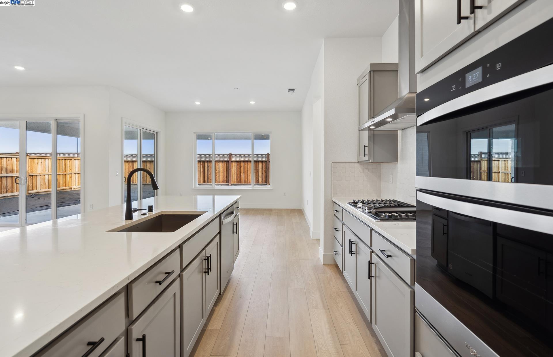 Detail Gallery Image 11 of 34 For 17654 Brightwood Avenue, Lathrop,  CA 95330 - 2 Beds | 2 Baths