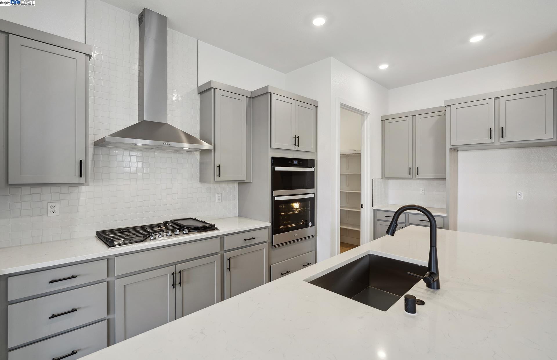 Detail Gallery Image 12 of 34 For 17654 Brightwood Avenue, Lathrop,  CA 95330 - 2 Beds | 2 Baths