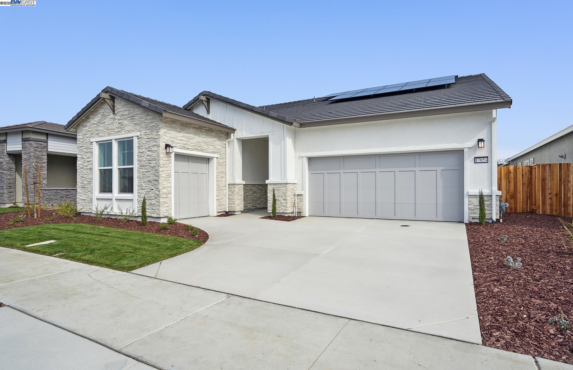 Detail Gallery Image 4 of 34 For 17654 Brightwood Avenue, Lathrop,  CA 95330 - 2 Beds | 2 Baths