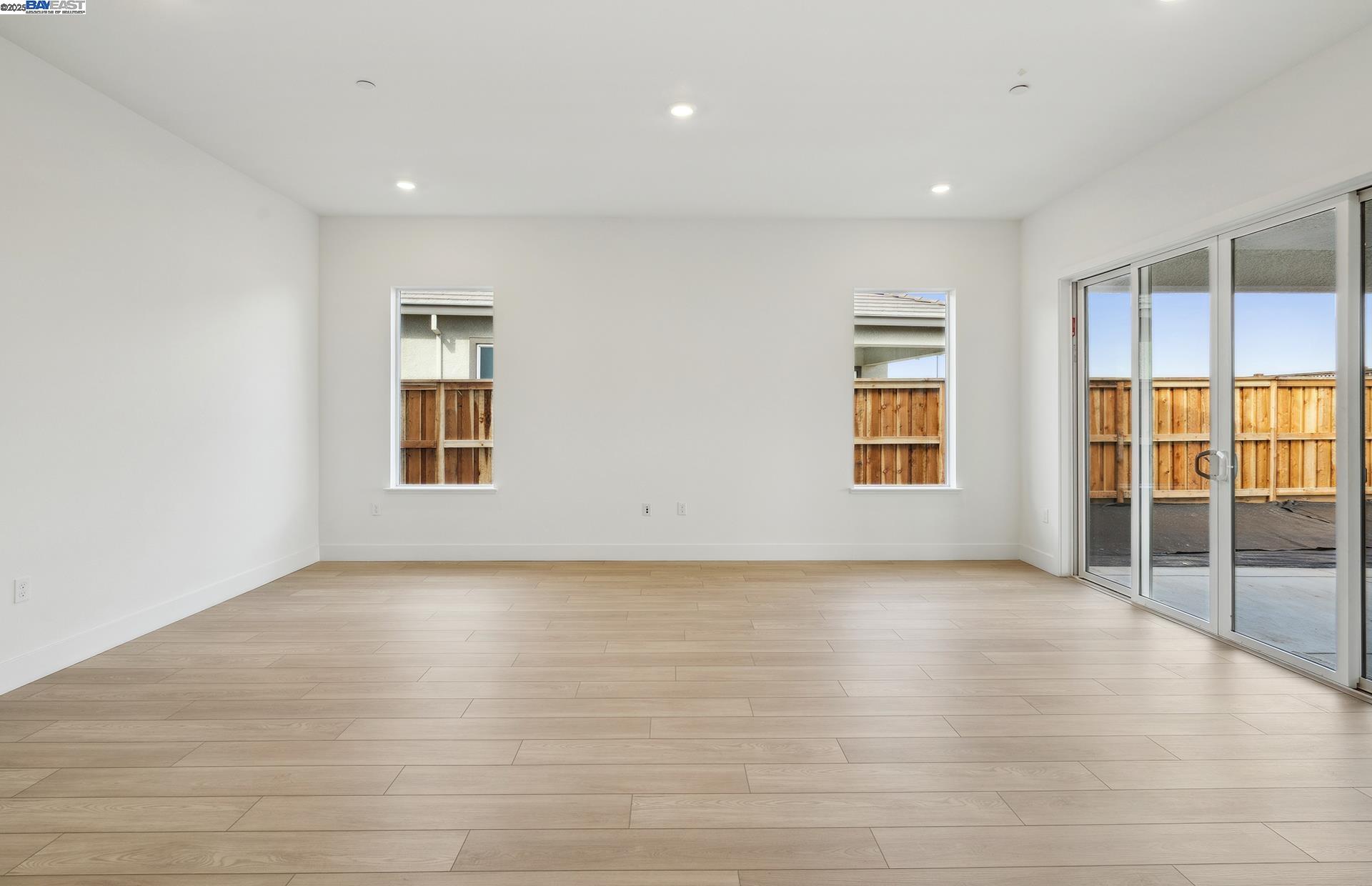 Detail Gallery Image 6 of 34 For 17654 Brightwood Avenue, Lathrop,  CA 95330 - 2 Beds | 2 Baths