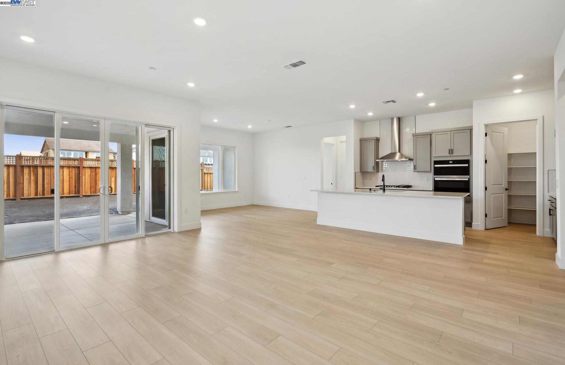 Detail Gallery Image 7 of 34 For 17654 Brightwood Avenue, Lathrop,  CA 95330 - 2 Beds | 2 Baths