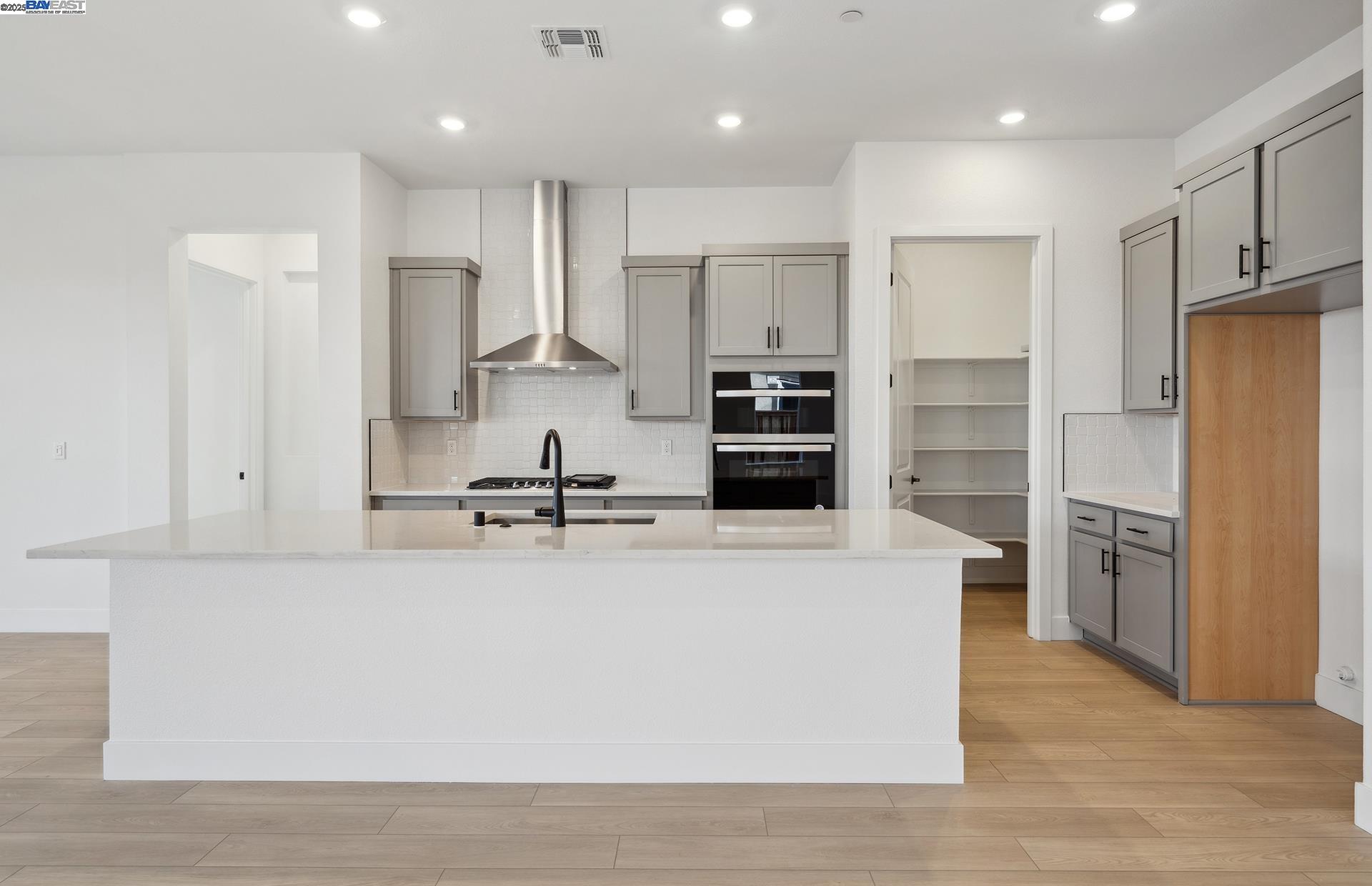 Detail Gallery Image 9 of 34 For 17654 Brightwood Avenue, Lathrop,  CA 95330 - 2 Beds | 2 Baths
