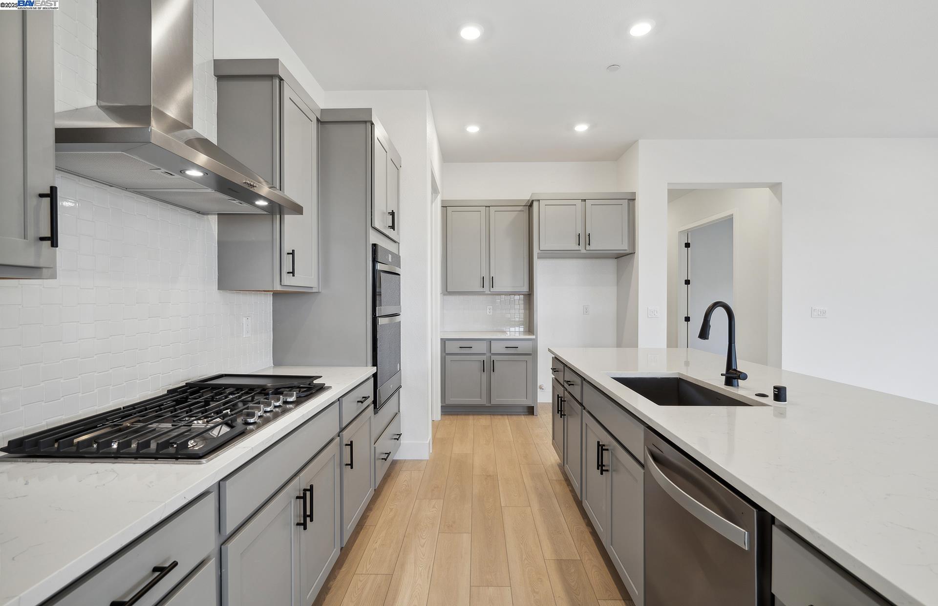 Detail Gallery Image 10 of 34 For 17654 Brightwood Avenue, Lathrop,  CA 95330 - 2 Beds | 2 Baths