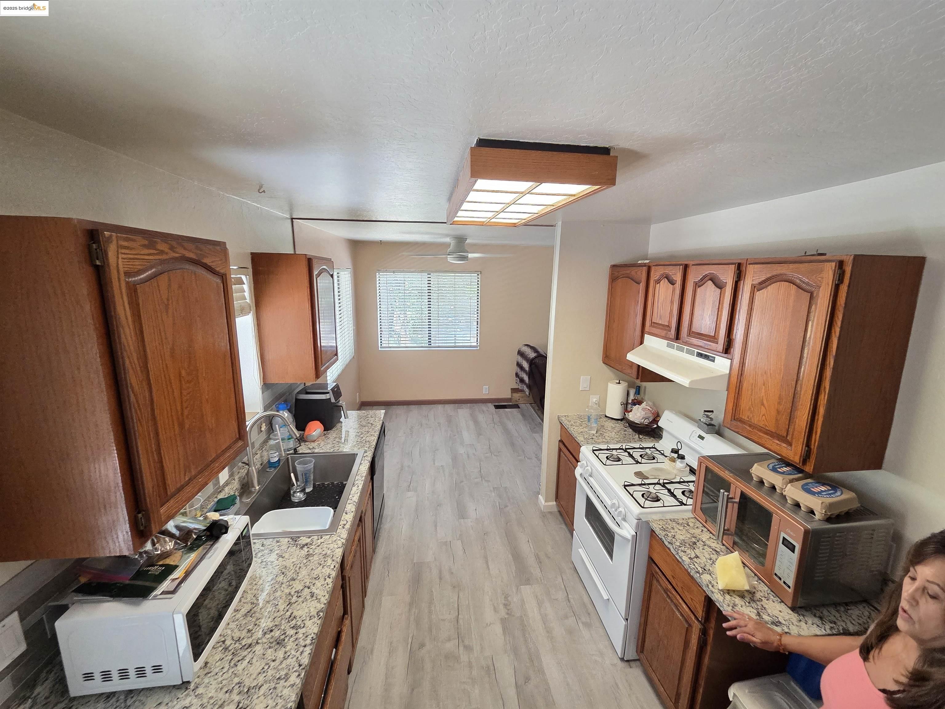 Detail Gallery Image 6 of 59 For 16581 S Creekside Dr, Sonora,  CA 95370 - 3 Beds | 2 Baths